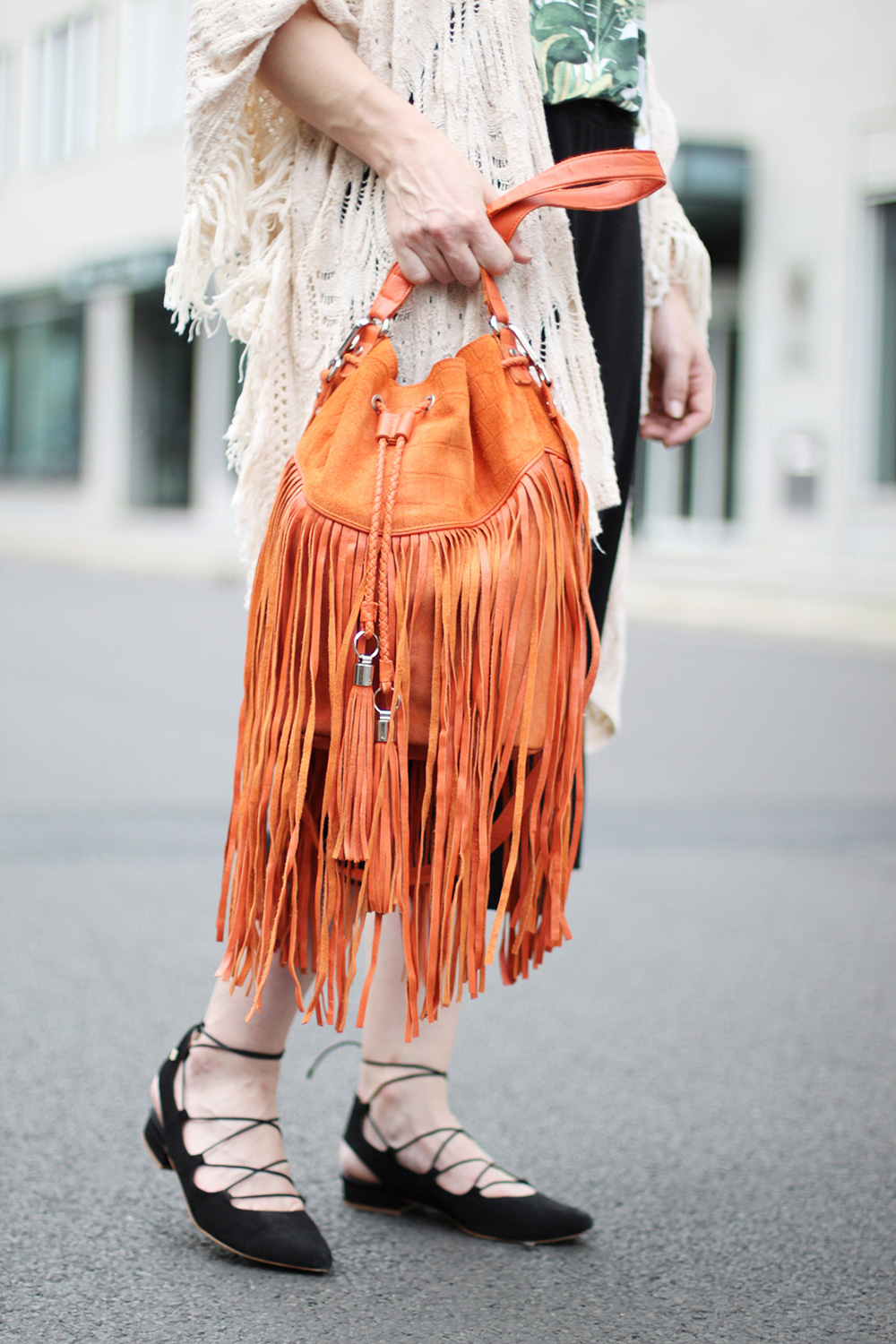 who is mocca, blogger, tirol, tirolblog, innsbruck, austrianblogger, fashion week berlin, ss 2016, culotte kombiniere, strappy ballerinas, sarenza, bucket bag fringes orange river island, whoismocca.me