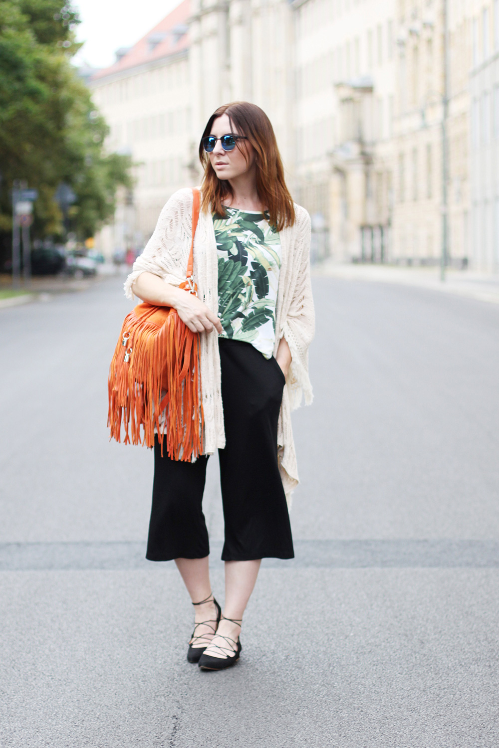 who is mocca, blogger, tirol, tirolblog, innsbruck, austrianblogger, fashion week berlin, ss 2016, culotte kombiniere, strappy ballerinas, sarenza, bucket bag fringes orange river island, whoismocca.me