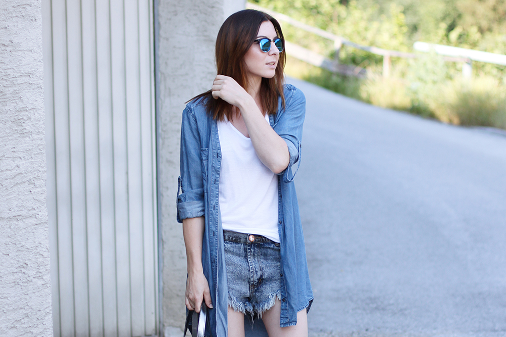 who is mocca, blogger, tirol, innsbruck, tirolblog, denim, one teaspoon, shorts, jeanskleid, metallic heels, metallic bag, binabags, frenchie, whoismocca.me, street style tirol