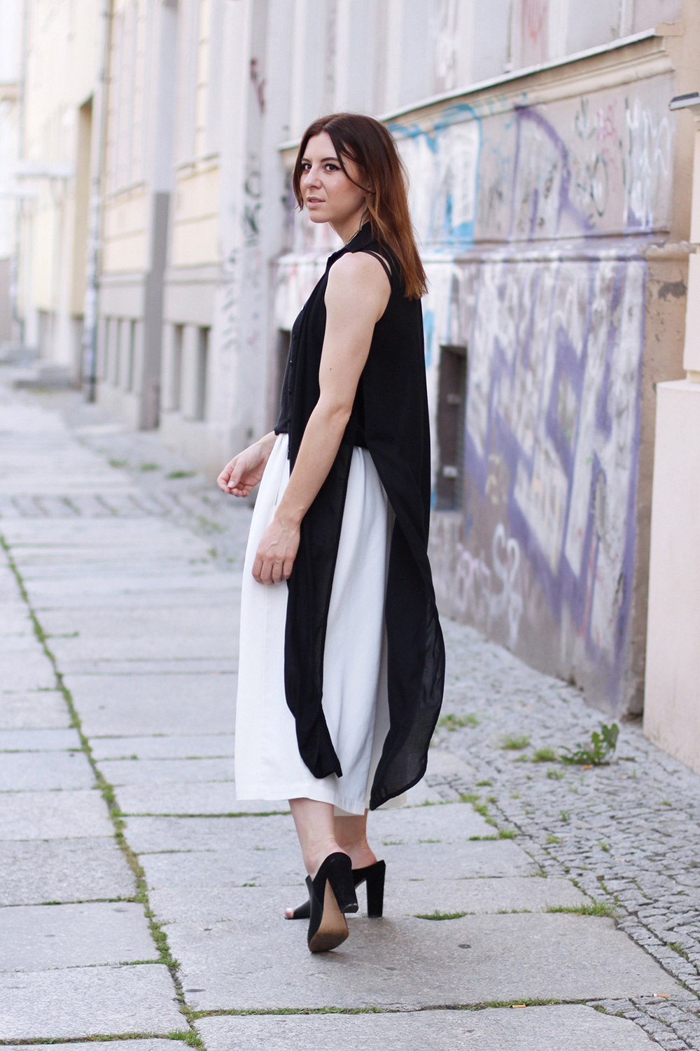 who is mocca, blogger, tirol, austrianblogger, street style, berlin fashion week, lookbook, innsbruck street style, modeblogger, weiße culotte french connection, bucket bag zara fringe, pantoletten aldo, whoismocca.me