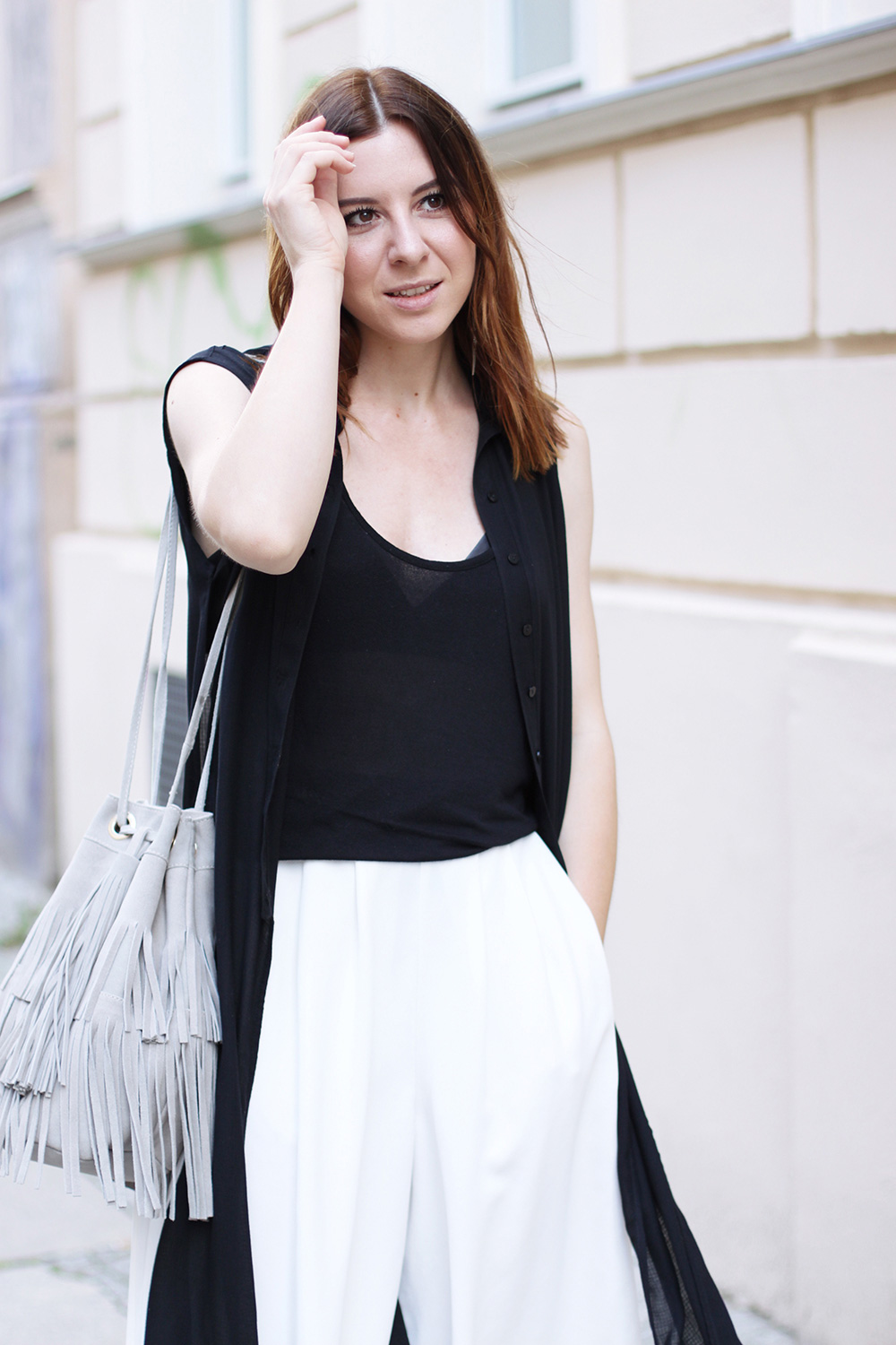 who is mocca, blogger, tirol, austrianblogger, street style, berlin fashion week, lookbook, innsbruck street style, modeblogger, weiße culotte french connection, bucket bag zara fringe, pantoletten aldo, whoismocca.me