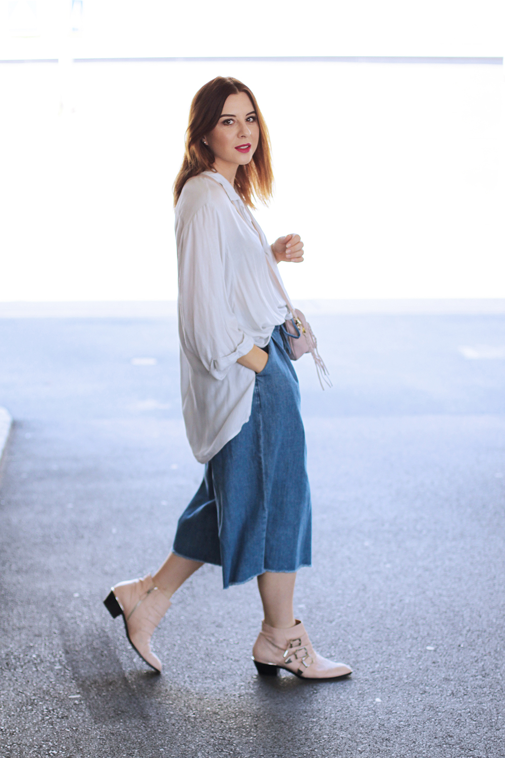 who is mocca, modeblog, fashionblog, fashionblogger austria, denim culotte, chloe susanna boots, innsbruck streetstyle, sisley bluse waterfall, cross body bag H&M, pink lips zoeva, cream luxe lippenstift, denim culotte kombinieren, whoismocca.me