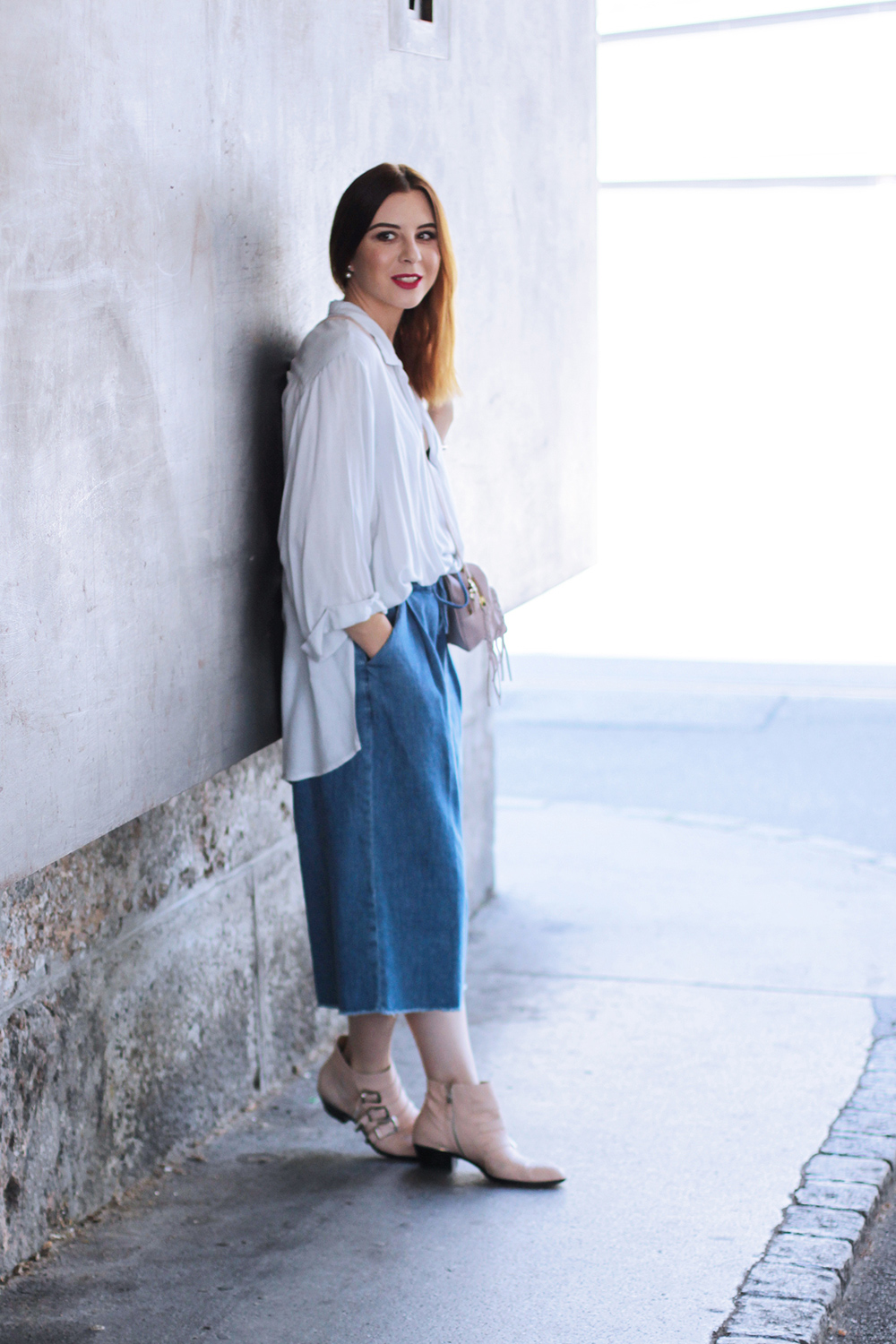 who is mocca, modeblog, fashionblog, fashionblogger austria, denim culotte, chloe susanna boots, innsbruck streetstyle, sisley bluse waterfall, cross body bag H&M, pink lips zoeva, cream luxe lippenstift, denim culotte kombinieren, whoismocca.me