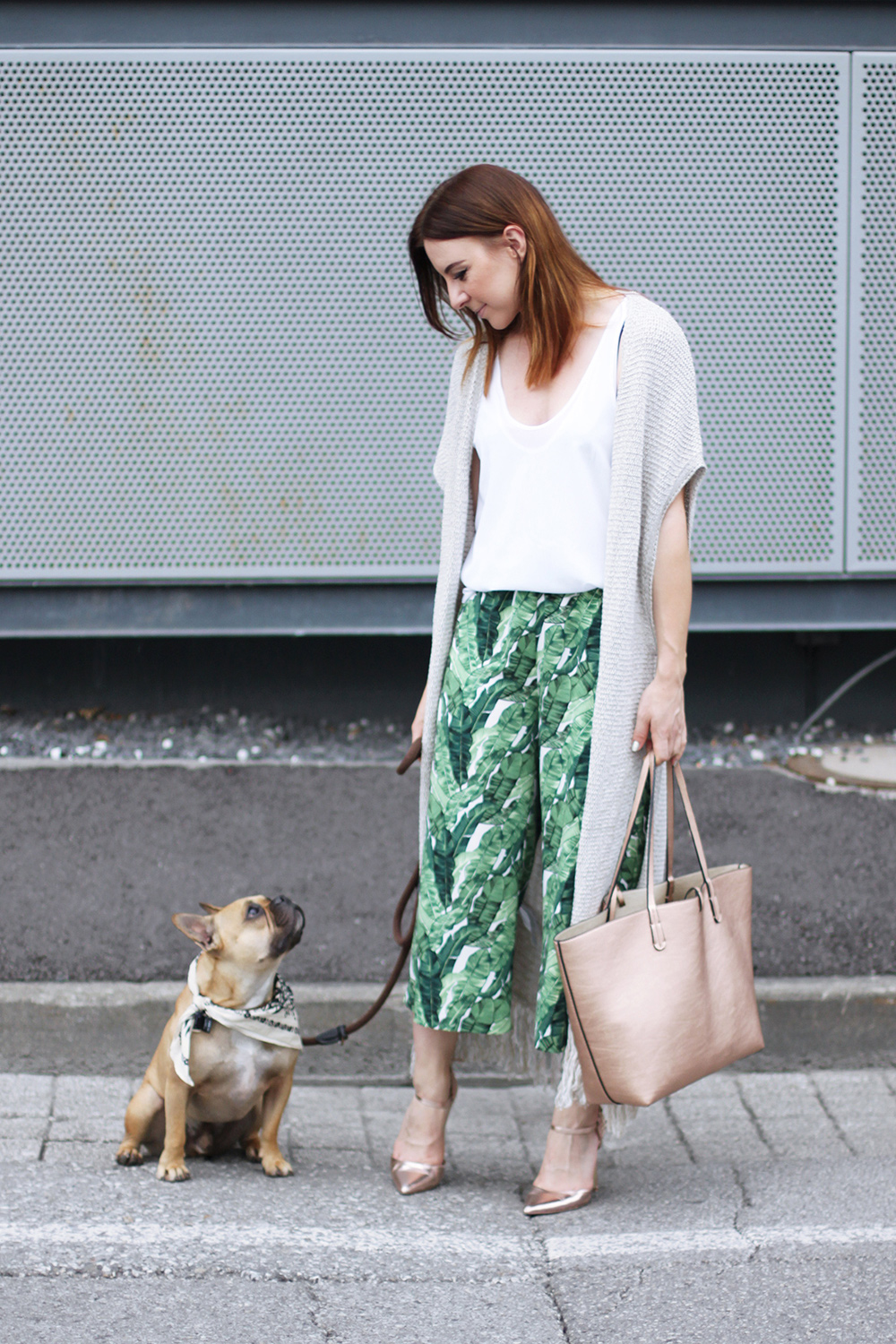 who is mocca, modeblog, tirolblog, modebloggerin, fashionblog, fashionblogger österreich, top blog Österreich, top Blog Deutschland, palmen culotte h&m, bronze high heels river island, frenchie, bronze shopper zara, weste strick mango, innsbruck, streetstyle, dez einkaufszentrum, whoismocca.me