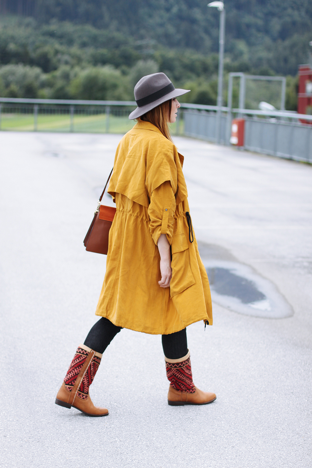 who is mocca, modeblog, fashionblog, boho outfit, kiboots, sarenza, boho boots, senfgelber Trench, gelber mantel, lookbook, streetstyle, chloe faye, innsbruck, streetstyle austria, whoismocca.me