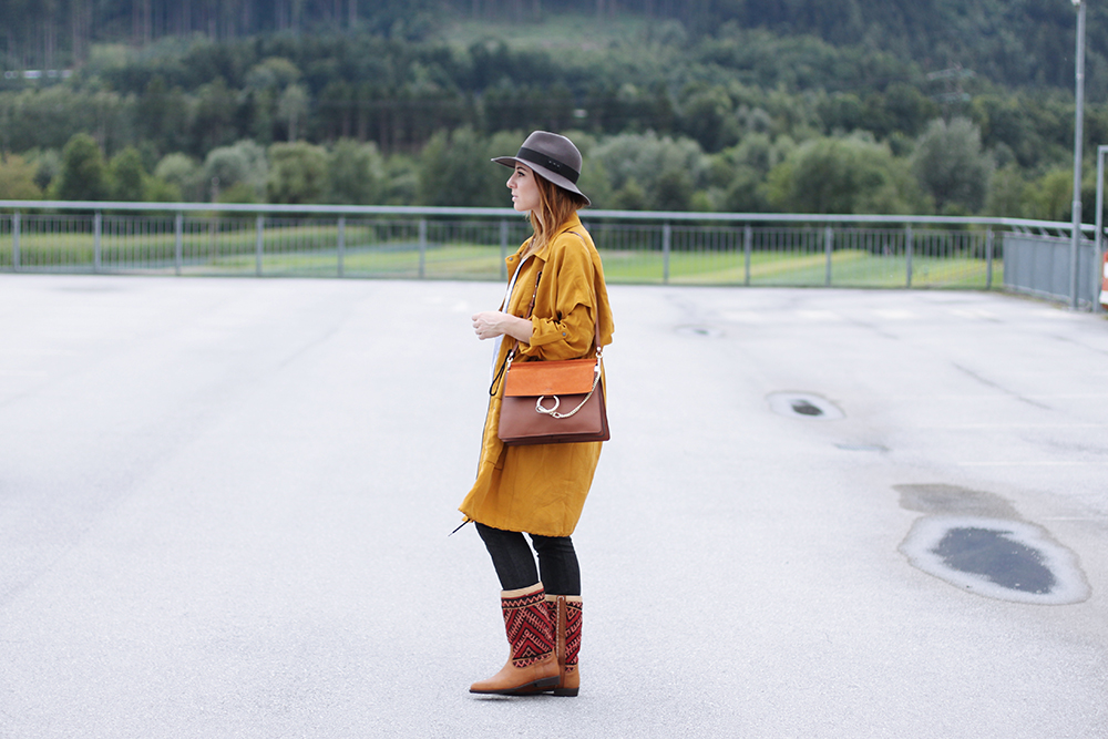 who is mocca, modeblog, fashionblog, boho outfit, kiboots, sarenza, boho boots, senfgelber Trench, gelber mantel, lookbook, streetstyle, chloe faye, innsbruck, streetstyle austria, whoismocca.me