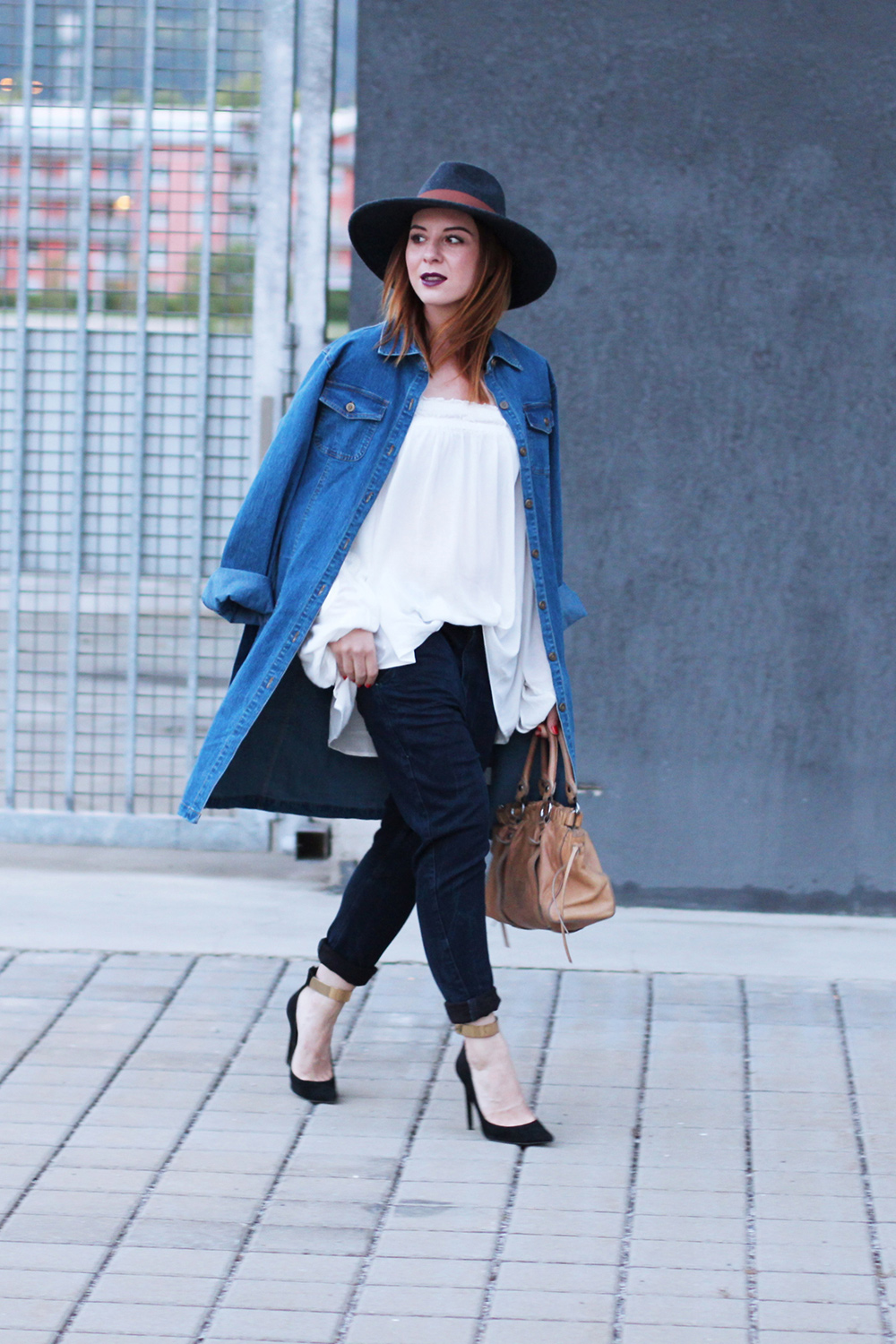 who is mocca, modeblog, fashionblog, tirolblog, denim mit denim kombinieren, jeansmantel vintage, tapered jeans, high heels, miu miu tasche vintage, fedora, whoismocca.me