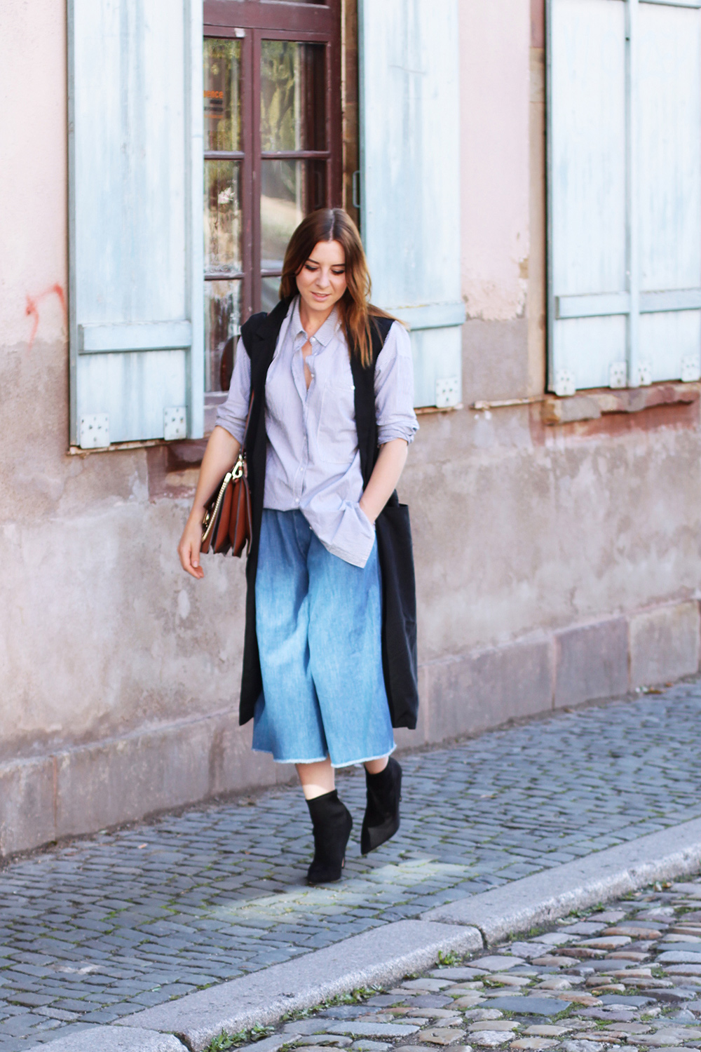 who is mocca, modeblog, fashionblog, jeans culotte, denim culotte kombinieren, strasbourg streetstyle, chloe faye, minimum oversize bluse, shareyourstyle, nicht altmodisch, whoismocca.me