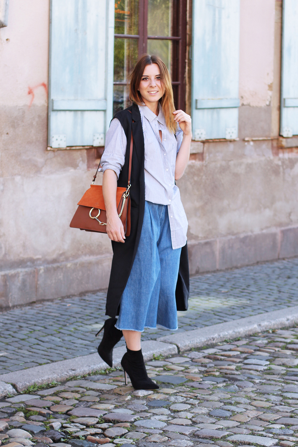 who is mocca, modeblog, fashionblog, jeans culotte, denim culotte kombinieren, strasbourg streetstyle, chloe faye, minimum oversize bluse, shareyourstyle, nicht altmodisch, whoismocca.me