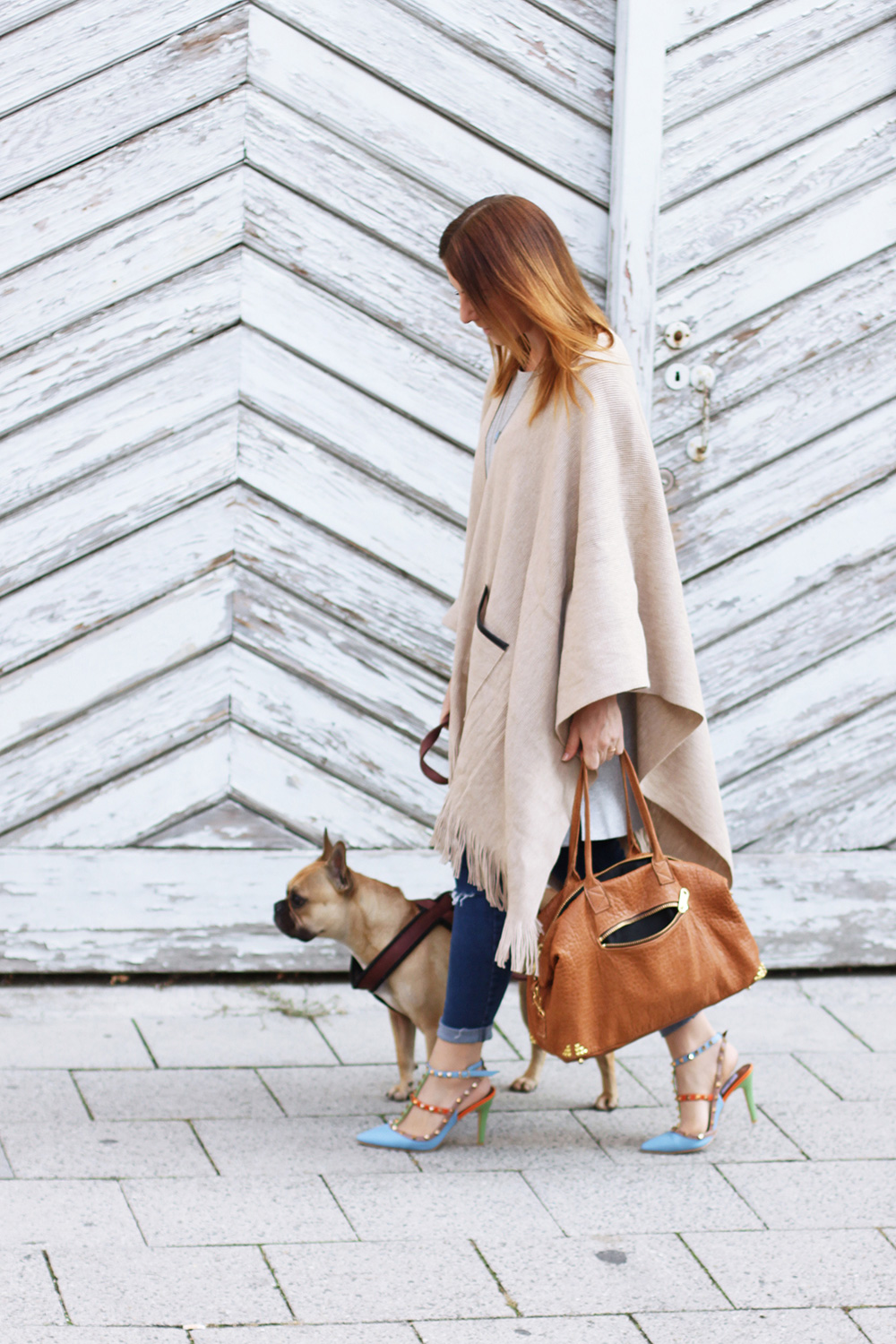 who is mocca, modeblog, fashionblog, cape kombinieren, valentino rocketed pumps, kimder tasche, frenchie, oversize outfit, layering look, whoismocca.me