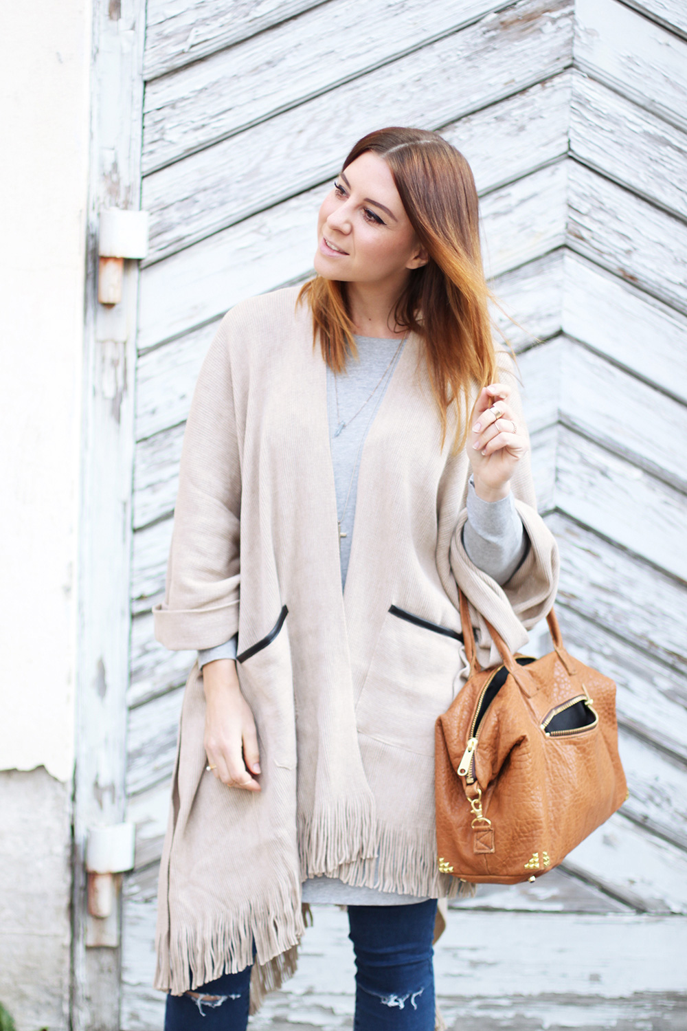 who is mocca, modeblog, fashionblog, cape kombinieren, valentino rocketed pumps, kimder tasche, frenchie, oversize outfit, layering look, whoismocca.me