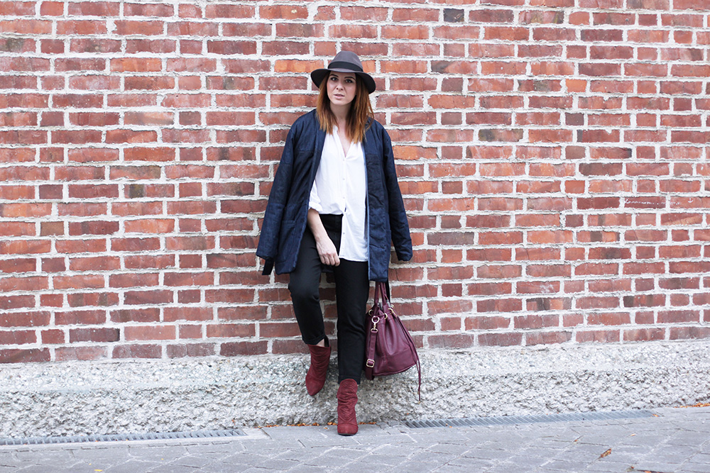 who is mocca, modeblog, fashionblog, mom jeans kombinieren, gesteppte Jeansjacke Topshop, Supertrash Keilstiefeletten, Fedora The Kooples, whoismocca.me