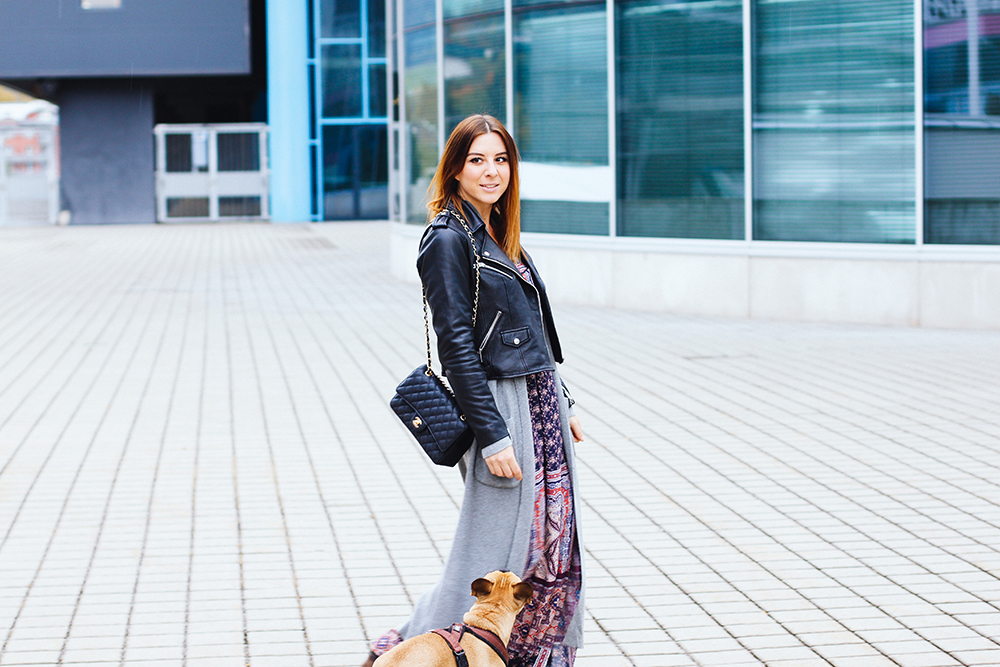 who is mocca, modeblog, fashionblog, herbstoutfit, maxikleid, lederjacke, langer cardigan, oasis fashion, lookbook, streetstyle innsbruck, chanel classic flap bag, sam edelman martina bots, whoismocca.me