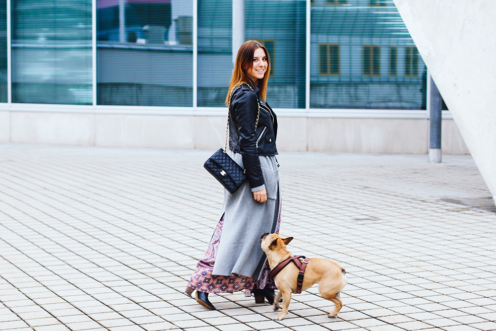 who is mocca, modeblog, fashionblog, herbstoutfit, maxikleid, lederjacke, langer cardigan, oasis fashion, lookbook, streetstyle innsbruck, chanel classic flap bag, sam edelman martina bots, whoismocca.me