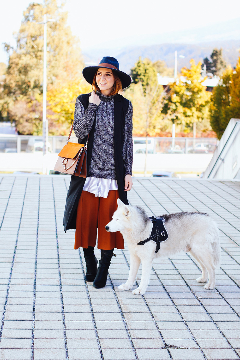 who is mocca, modeblog, fashionblog, midi boots outfit, midiboots kombinieren, culotte marsala, river island, layering outfit, lagenlook, chloe faye, frenchie, innsbruck streetstyle, whoismocca.me