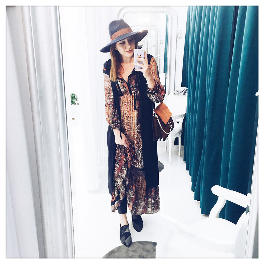 who is mocca, modeblog, fashionblog, ootd, outfit, alltagsoutfit, boho maxikleid sandro ferrone, chloe faye, sam edelman fransenboots, fromwhereistand, gardasee outfit, frenchie, wildledermantel zara, fedora, whoismocca.me