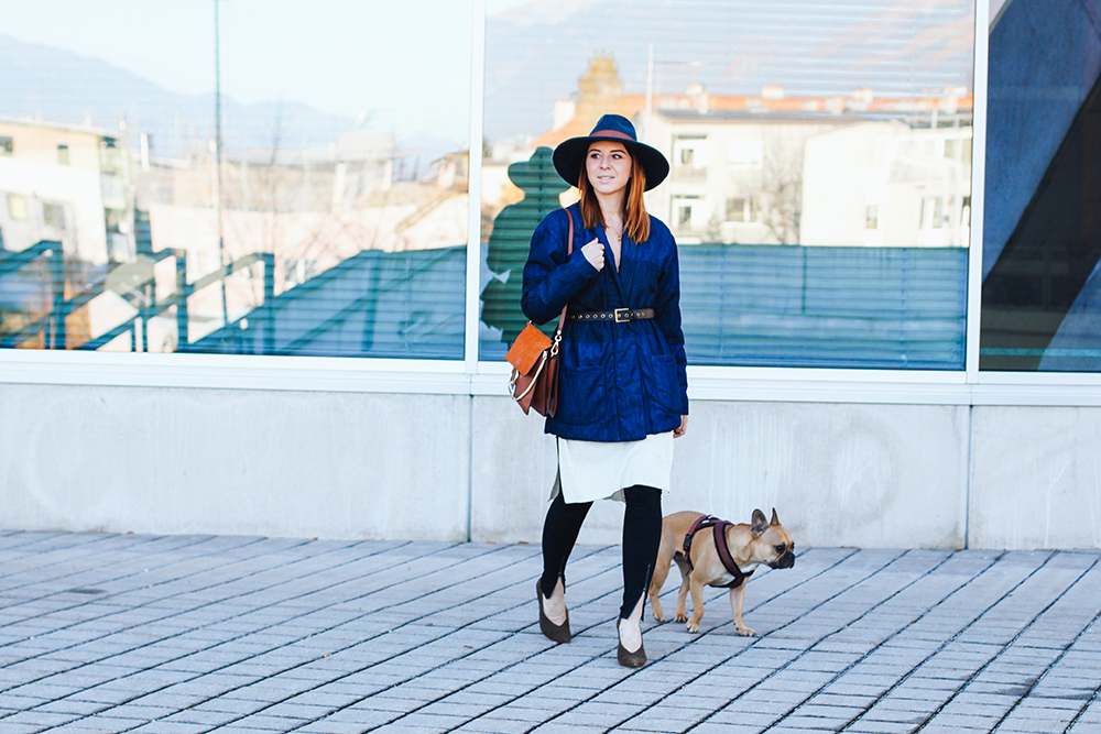 who is mocca, modeblogger österreich, fashionblogger deutschland, outfit mit jeansjacke, jeansmantel, chloe faye outfit, chloegirls, cheap monday skinny jeans, pumps H&M, layering outfit, lagenlook, fawn frenchie, whoismocca.me