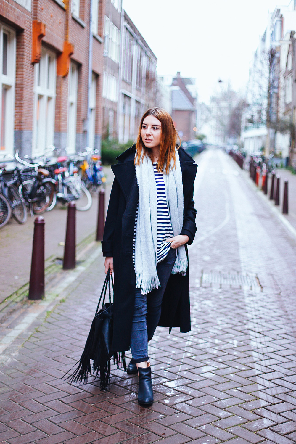 who is mocca, modeblog, fashionblog, influencer, amsterdam streetstyle, oversize mantel kombinieren, cut out boots, winter outfit, whoismocca.me