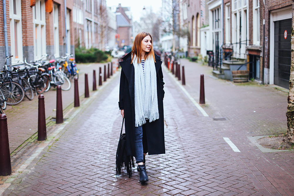 who is mocca, modeblog, fashionblog, influencer, amsterdam streetstyle, oversize mantel kombinieren, cut out boots, winter outfit, whoismocca.me