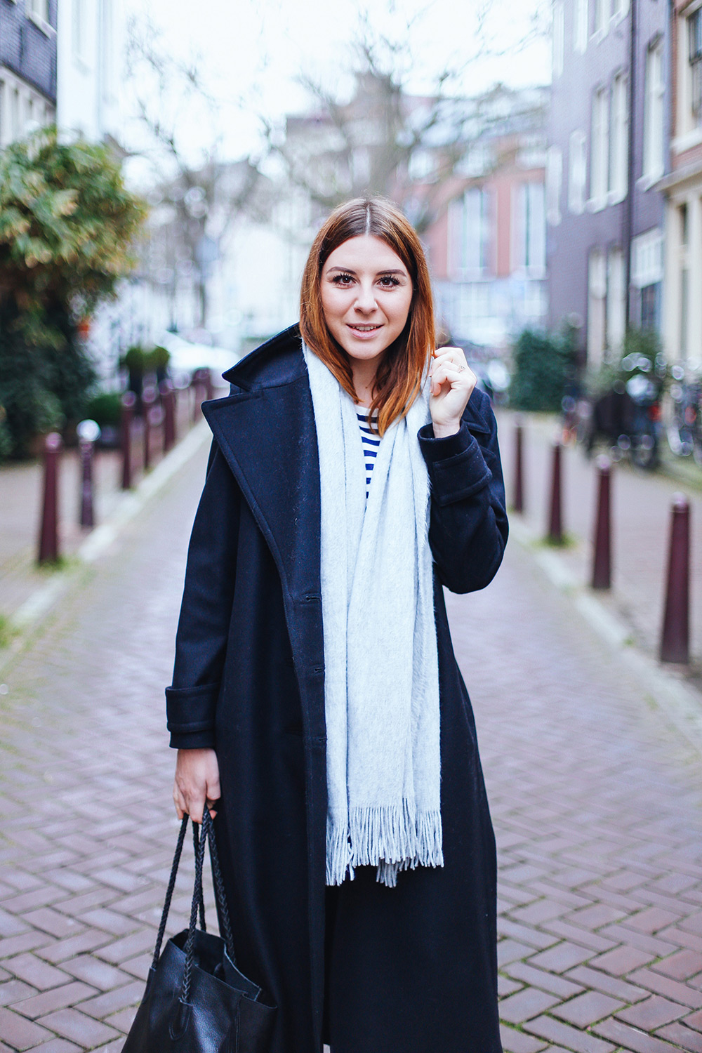 who is mocca, modeblog, fashionblog, influencer, amsterdam streetstyle, oversize mantel kombinieren, cut out boots, winter outfit, whoismocca.me