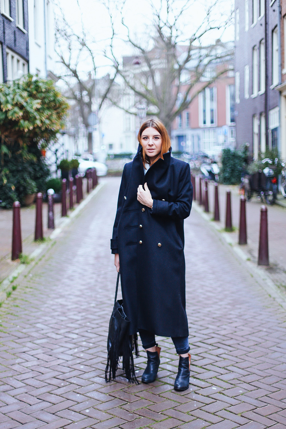 who is mocca, modeblog, fashionblog, influencer, amsterdam streetstyle, oversize mantel kombinieren, cut out boots, winter outfit, whoismocca.me