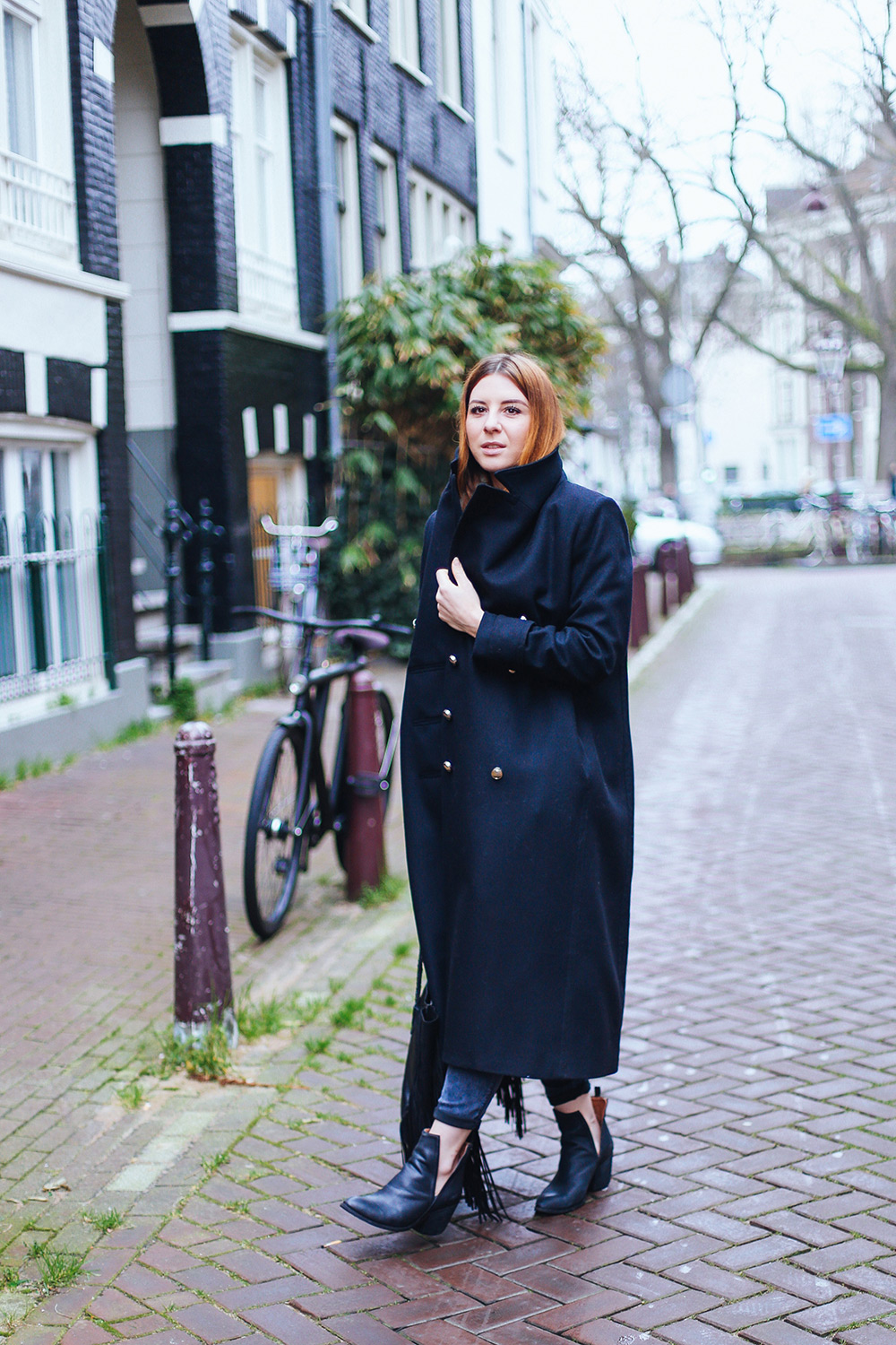 who is mocca, modeblog, fashionblog, influencer, amsterdam streetstyle, oversize mantel kombinieren, cut out boots, winter outfit, whoismocca.me