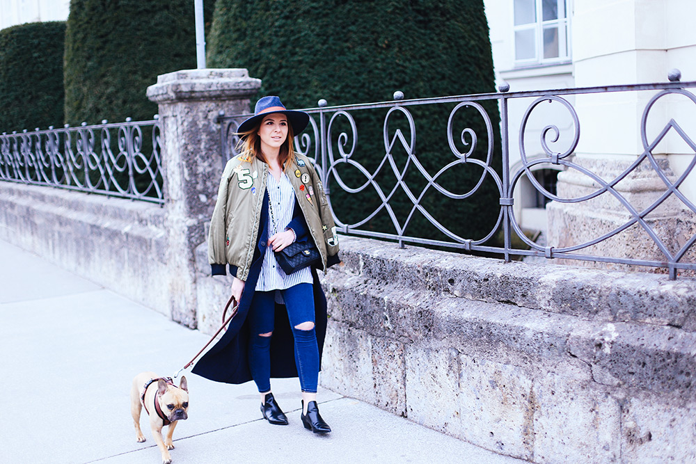 Bomberjacke kombinieren, Bomberjacke mit Patches, layering outfit, lagenlook, streetstyle innsbruck, frenchie, chanel flap bag, whoismocca.me, fashionblogger