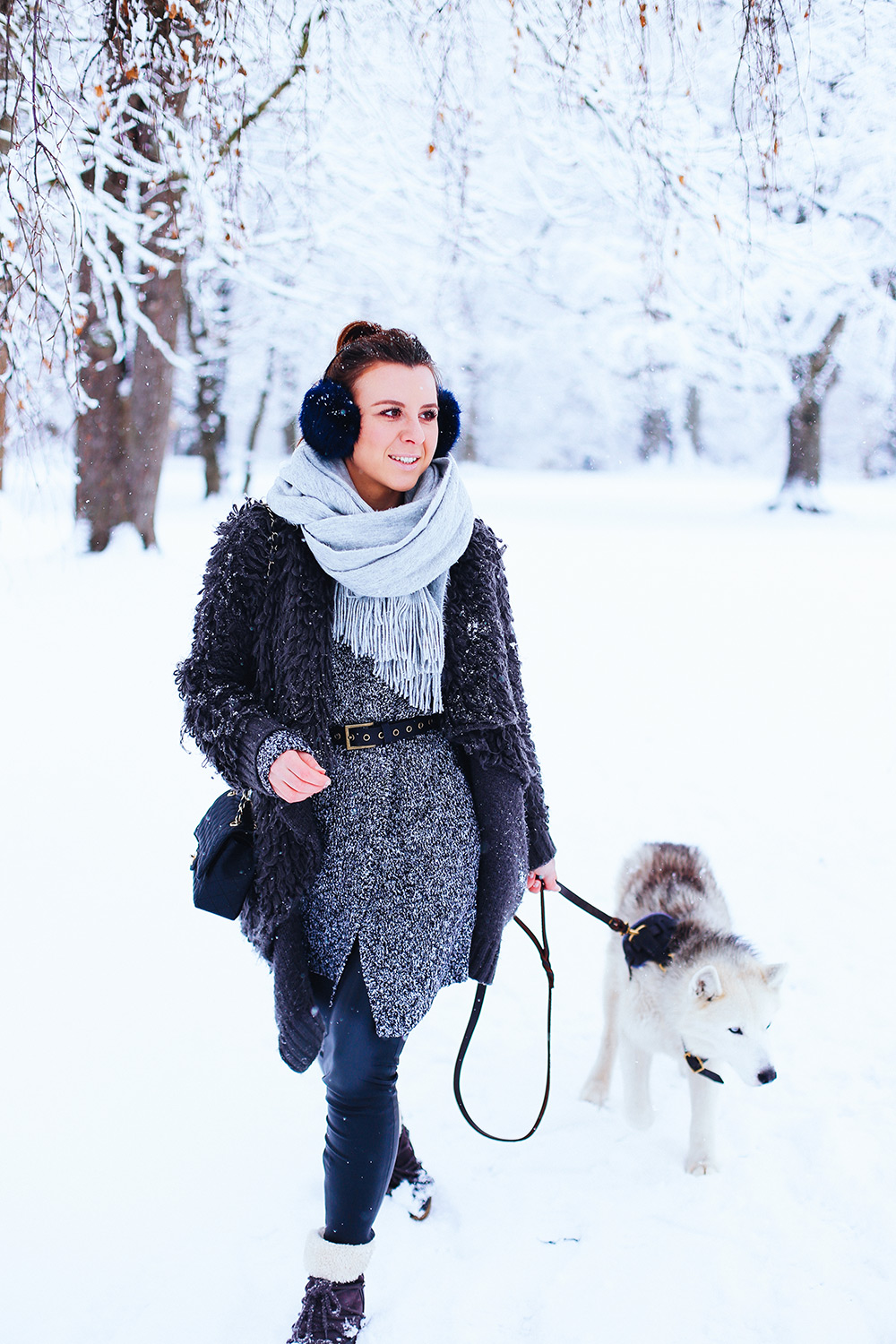 Isabel Marant Lookalike Winter Boots, Who is Mocca, Fashion Blog Österreich, deutscher Fashion Blog, layering, Schnee outfit, schloss Ambras, innsbruck Streetstyle, sibirischer Husky, Modeblog, whoismocca.me