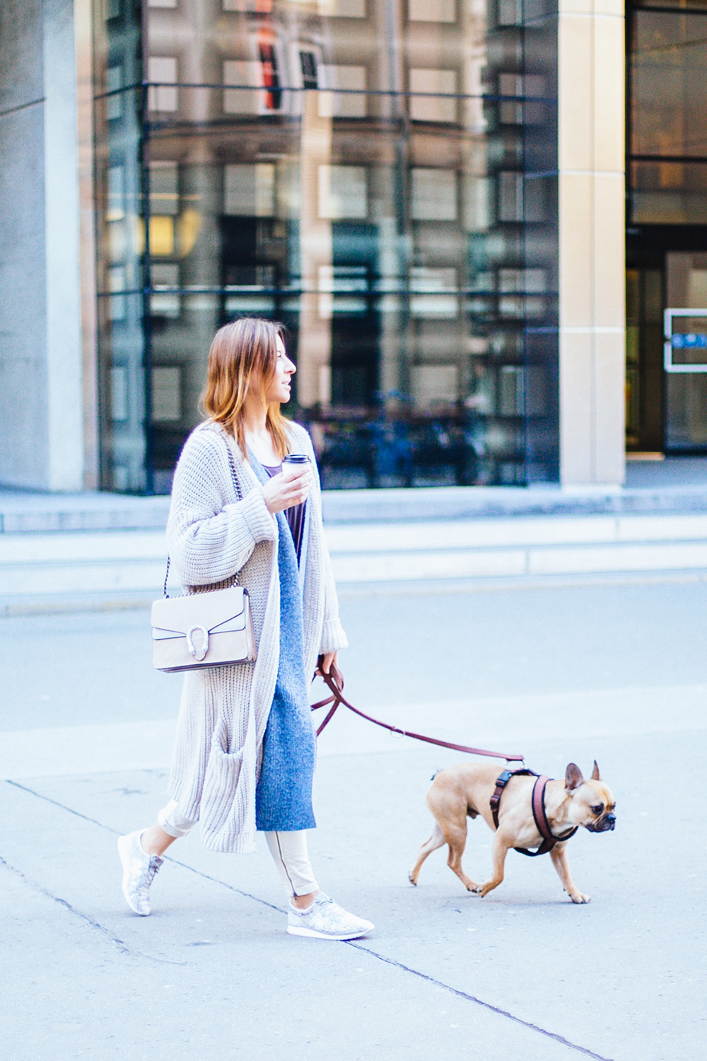 new Balance Outfit, sneaker outfit, strick outfit, layering, lagenlook, free people jeans, free people kleid, gucci dionysus tasche, innsbruck streetstyle, whoismocca.me