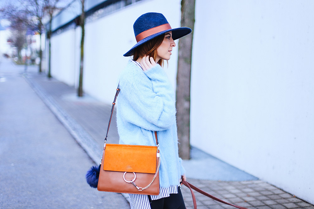 Hellblau kombinieren, Chloè Faye, Valentino Rockstuds, Streetstyle, Fashion Blogger, whoismocca.me