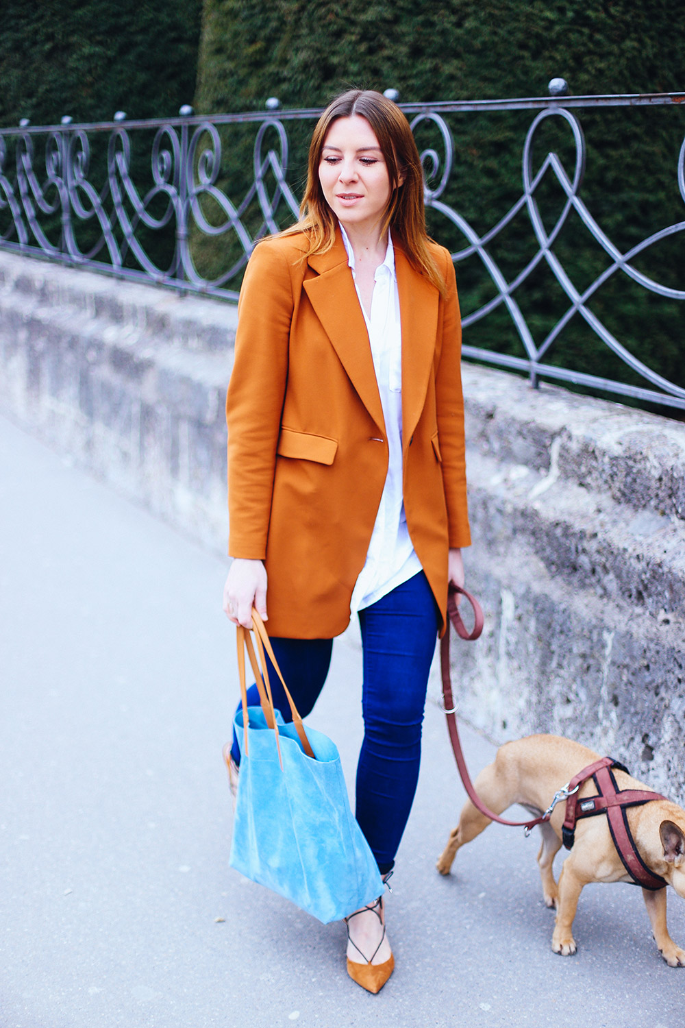 Hellblaue Tasche kombinieren, Cognac Blazer, Mid Heels Topshop, Schnürschuhe, Skinny Jeans, Fashion Blog, Mode Blog, Streetstyle, whoismocca.me