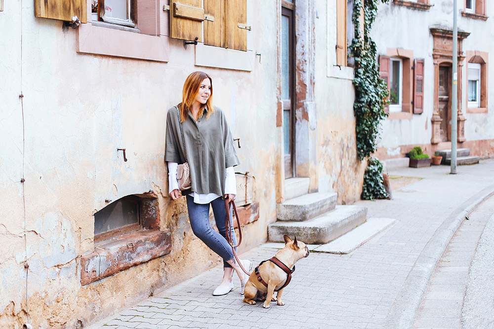 Bluse mit ausgestellten Ärmeln von Calvin Klein Jeans, Flats von Kennel und Schmenger, Stella McCartney Soft Beckett Schultertasche, Streetstyle, OOTD, Fashion Blog, Modeblog, whoismocca.me