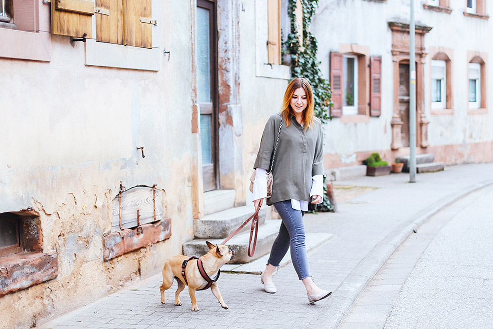 Bluse mit ausgestellten Ärmeln von Calvin Klein Jeans, Flats von Kennel und Schmenger, Stella McCartney Soft Beckett Schultertasche, Streetstyle, OOTD, Fashion Blog, Modeblog, whoismocca.me