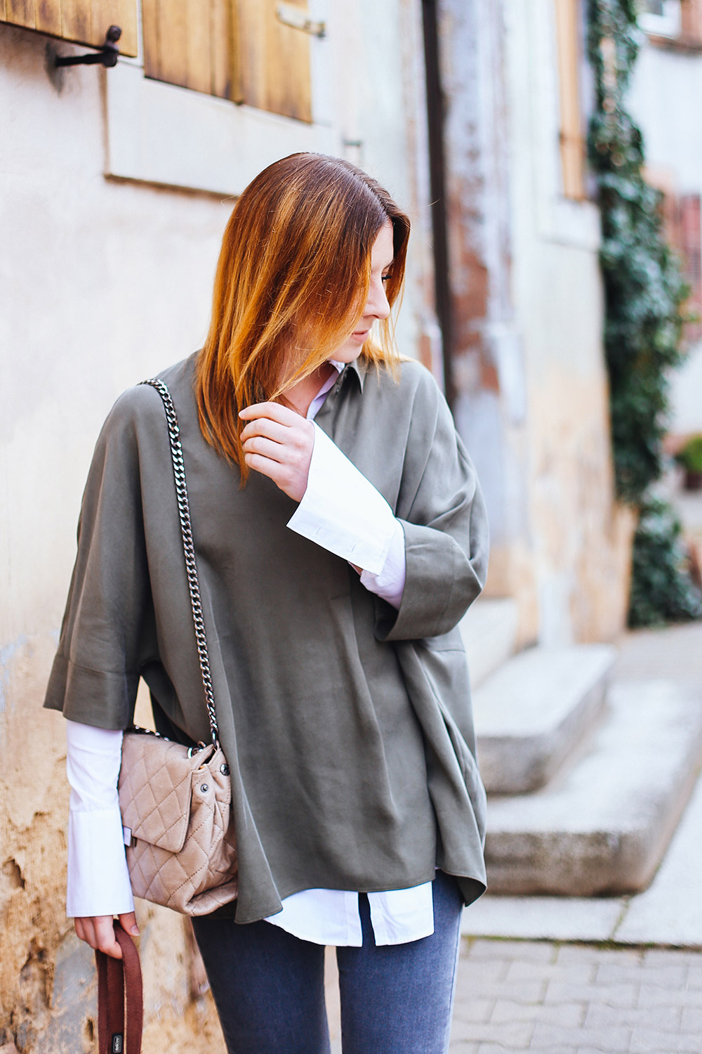 Bluse mit ausgestellten Ärmeln von Calvin Klein Jeans, Flats von Kennel und Schmenger, Stella McCartney Soft Beckett Schultertasche, Streetstyle, OOTD, Fashion Blog, Modeblog, whoismocca.me