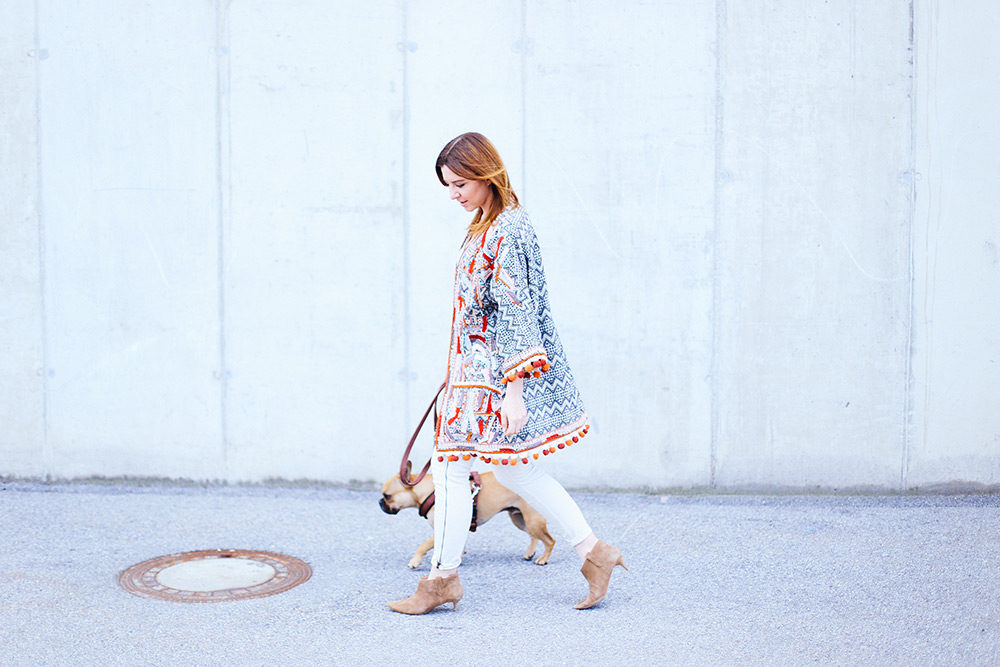 Boho Jacke von H&M, Free People Jeans, Stella McCartney Schultertasche, Ankle Boots, Outfit in Beige, Frenchie, Streetstyle, Fashion Blog, whoismocca.me