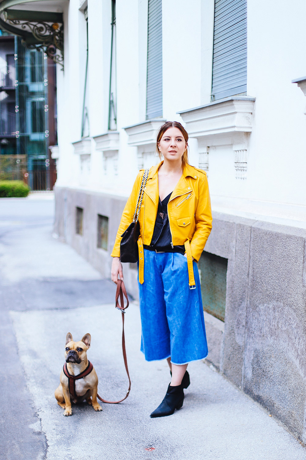 Gelbe Lederjacke von Zara, Denim Culotte kombinieren, Vic Matie Boots, Lingerie Shirt im Alltag tragen, Streetstyle, Fashion Blogger, Modeblog, whoismocca.me