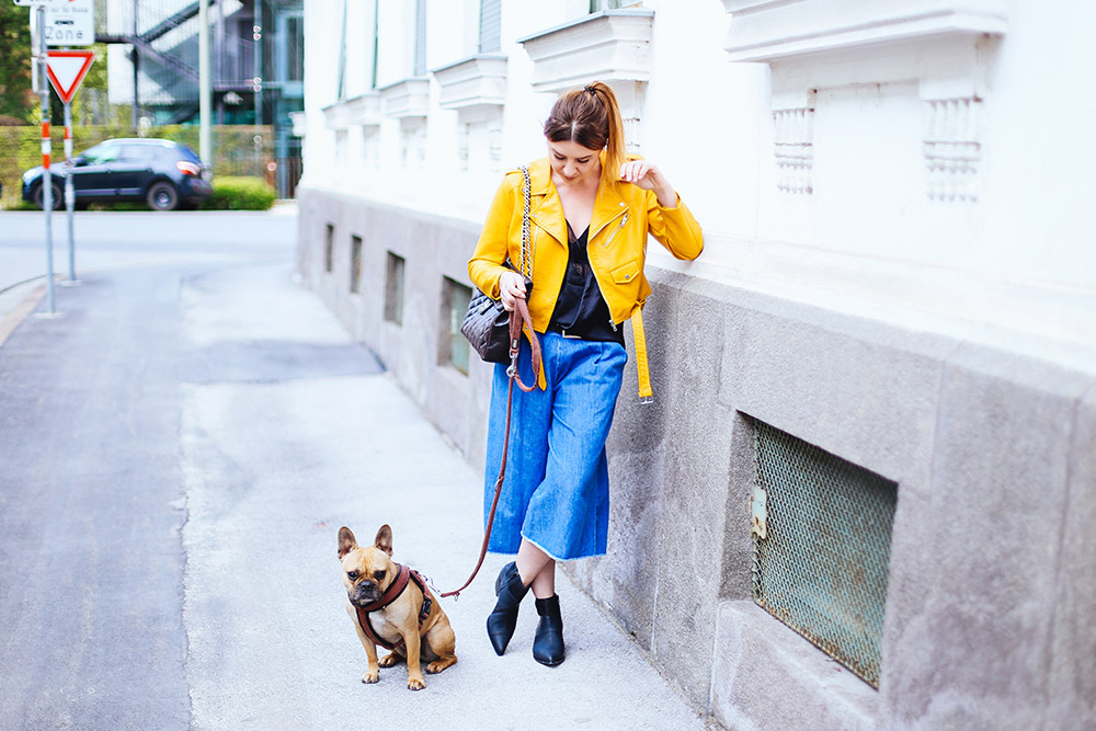 Gelbe Lederjacke von Zara, Denim Culotte kombinieren, Vic Matie Boots, Lingerie Shirt im Alltag tragen, Streetstyle, Fashion Blogger, Modeblog, whoismocca.me