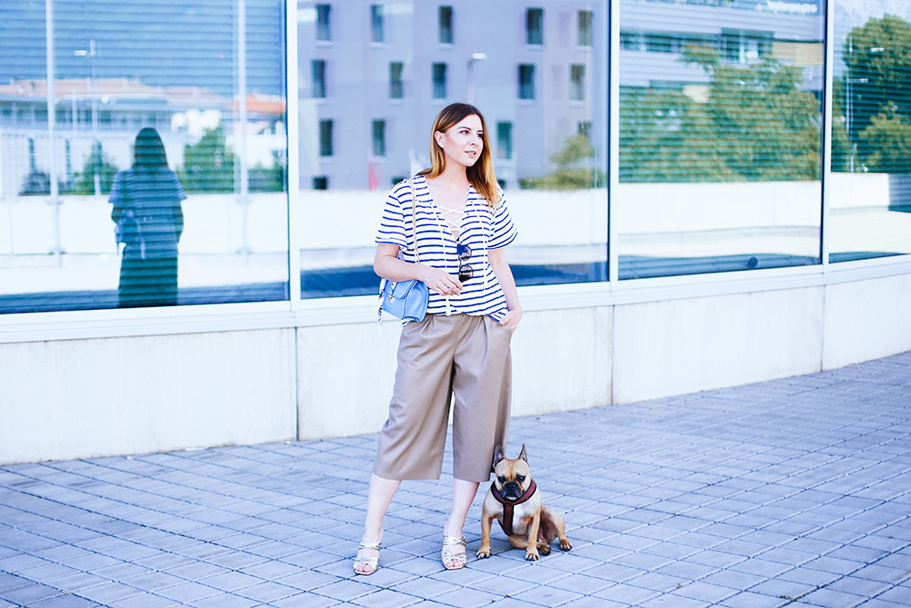 Anine Bing Shirt, Leder Culotte, goldene Mules, Valentino Glam Lock Bag, Frenchie, Streetstyle, Fashionblog, Modeblog, whoismocca.me