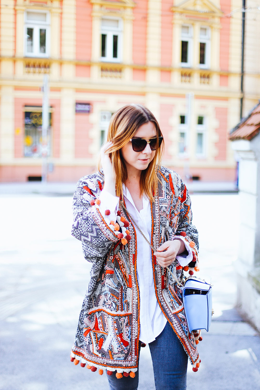 Orange Mules, Jacke mit Bommel, cropped Jeans, Streetstyle, Boho Jacke, Valentino Glam Lock Bag, Blogazin, Fashion Magazin, Blog, Modeblog, whoismocca.me