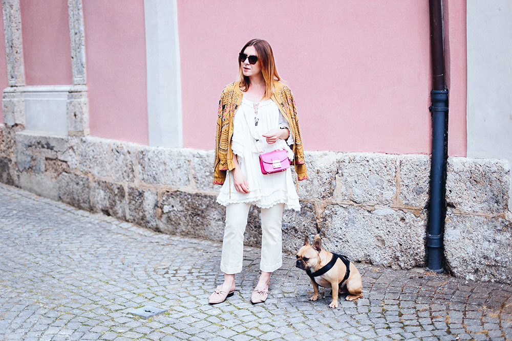 Pailletten Jacke, weiße cropped Jeans, Boho Tunika, Mules, Blogazine, Fashion Blog, Modeblog, whoismocca.me