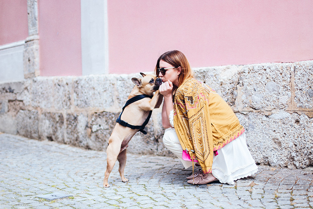 Pailletten Jacke, weiße cropped Jeans, Boho Tunika, Mules, Blogazine, Fashion Blog, Modeblog, whoismocca.me