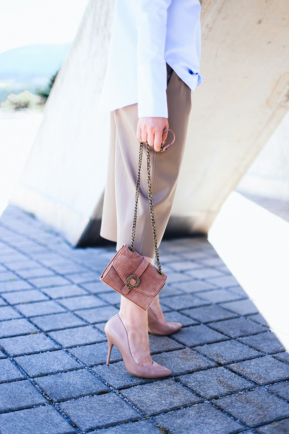 9-to-5 Office und After Work Outfit im Sommer, Culotte, Pumps, Clutch von Zara, Streetstyle, Modeblog, Fashion Blog, whoismocca.me