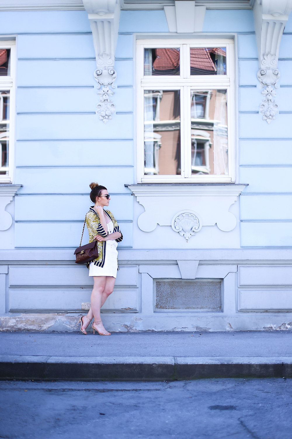 Kimono Outfit, weißer Jeansrock, High Heels, Streetstyle Innsbruck, Chanel Vintage Flap Bag, Fashion Blogger Österreich, Modeblog Tirol, whoismocca.me