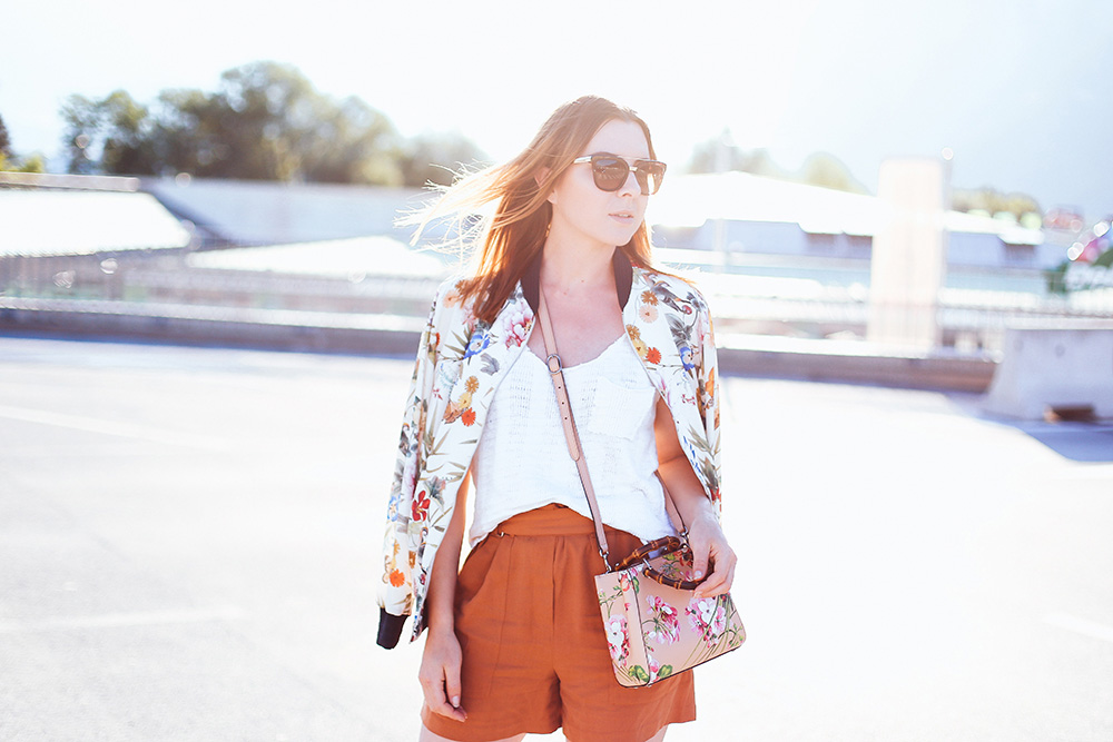 Flower Power! Print Outfit mit Blumenjacke, Gucci Bamboo Tasche, Blooms-Druck, Streetstyle Innsbruck, Fashion Blog, Modeblog, whoismocca.me