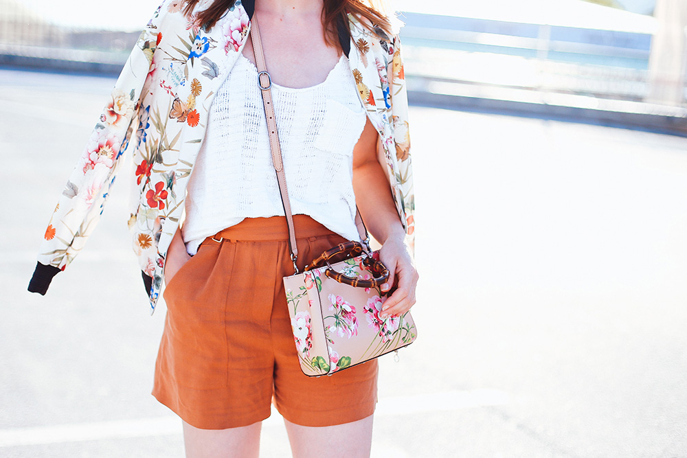 Flower Power! Print Outfit mit Blumenjacke, Gucci Bamboo Tasche, Blooms-Druck, Streetstyle Innsbruck, Fashion Blog, Modeblog, whoismocca.me