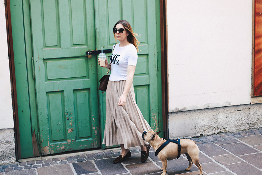 Plisseé Rock, 80s Shirt und Leo Loafer, Chanel Flap Bag Braun, Dolce & Gabbana Sonnenbrille, Fashion Blog, Modeblog, Streetstyle, whoismocca.me