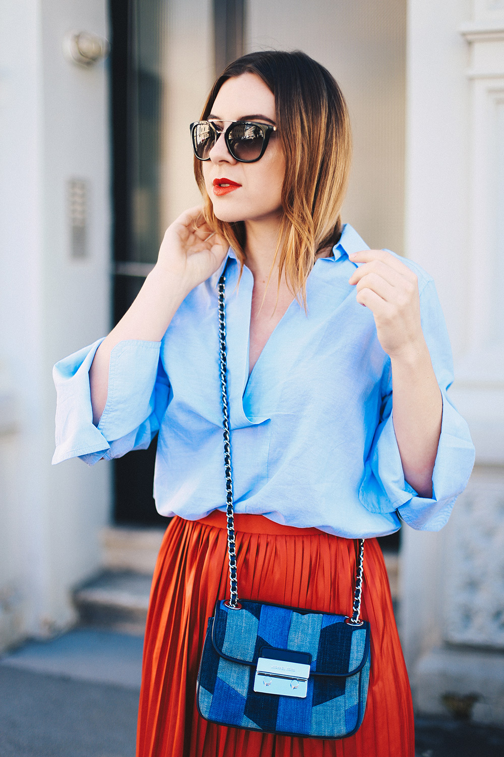 Roter Plissee-Rock, Oversize-Bluse, Isabel Marant Gilly Sneakers, Fashion Blog, Modeblog, Streetstyle, Outfit Inspiration, whoismocca.me