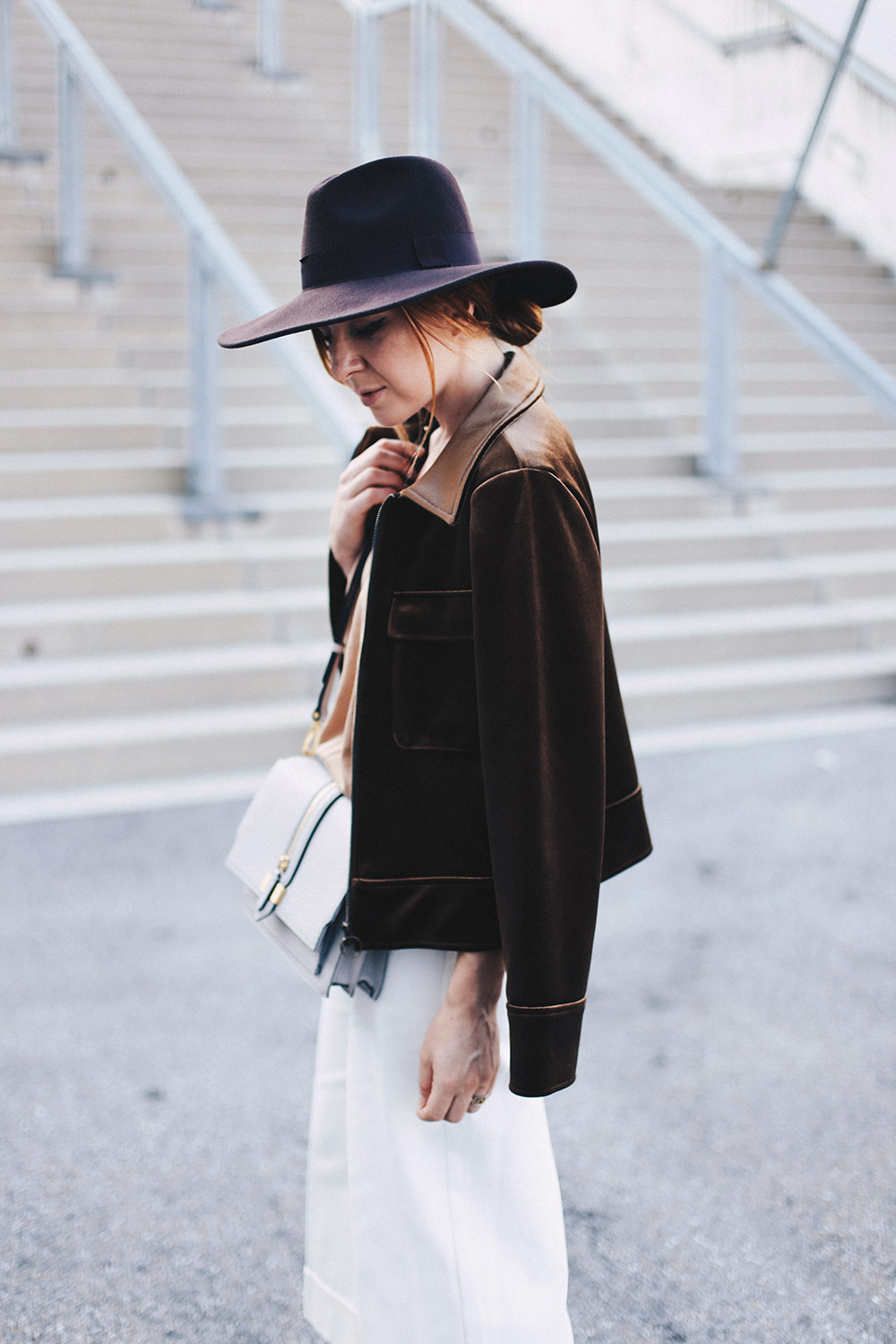 So integriere ich den Samt-Trend in einem Alltags-Outfit, Herbst Outfit, Herbst Trends, Fashion Magazin, Fashion Blog, Modeblog, Culotte, Streetstyle, whoismocca.me