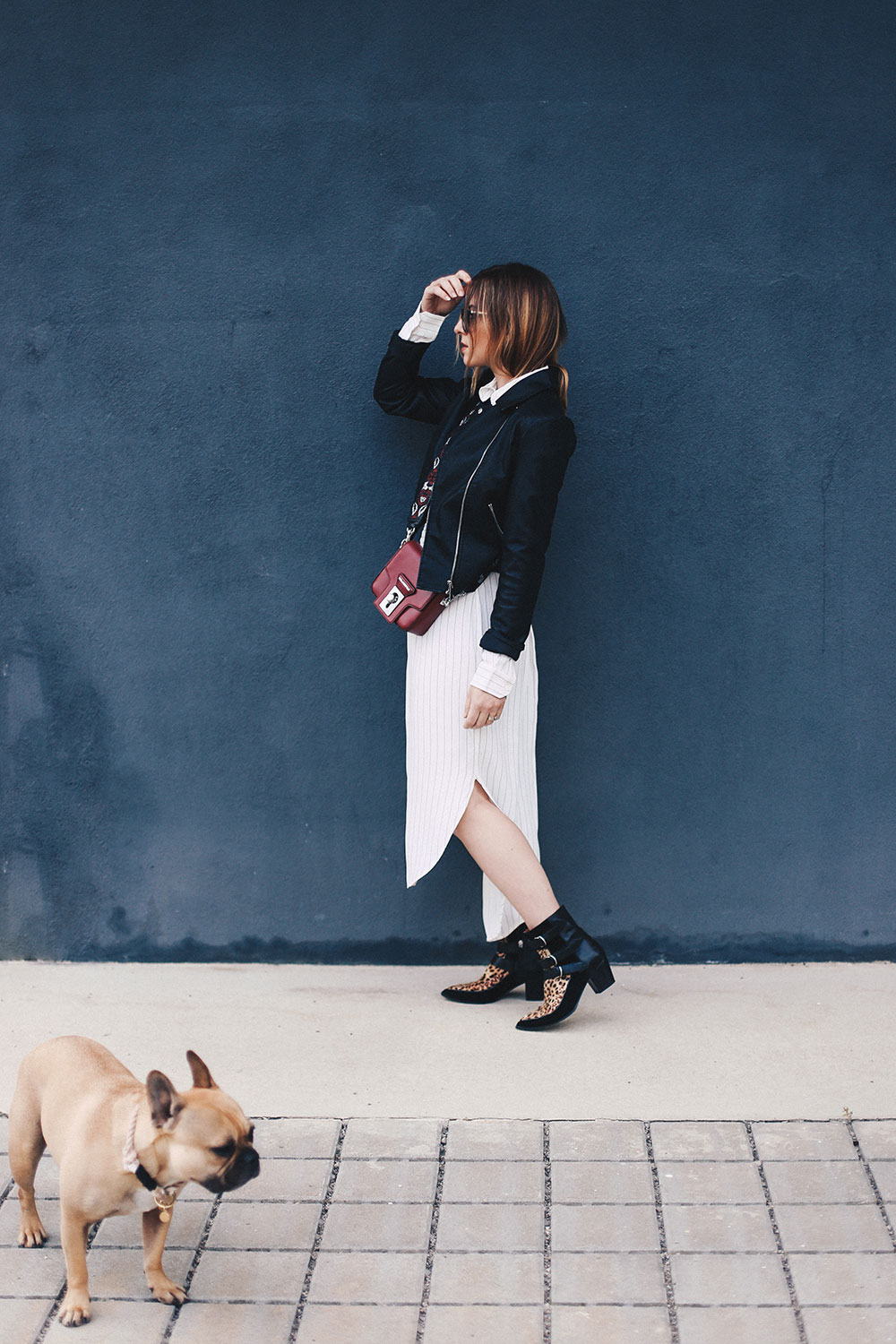 Boots zum Kleid, So trage ich meine liebsten Sommerteile im Herbst, Isabel Marant Boots, Cameo Collective Streifenkleid, Lederjacke Loavis Paris, Guitar Strap, Herbst Outfit, Fashion Blog, Mode Blog, whoismocca.me