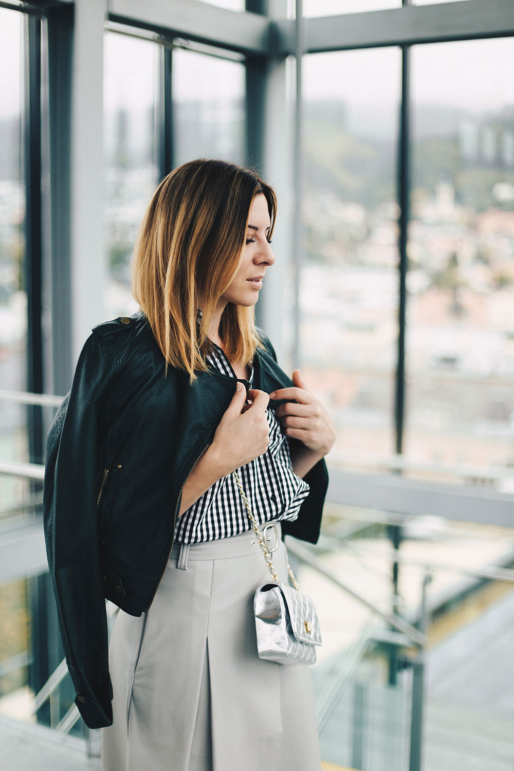 Karohemd stylen, Wickel-Midirock, Lederjacke, Karohemd kombinieren, Chloe Susanna Boots, Herbst-Outfit, Streetstyle, Modeblog, Fashion Blog, whoismocca.me